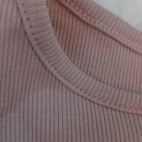 Salmon coloured shirt from H&M lightly used. 100% recycled. - Picture 3 of 3